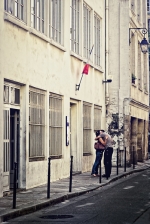 Le-hug-du-poste-de-police