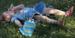 Solene_dort_dans_l_herbe